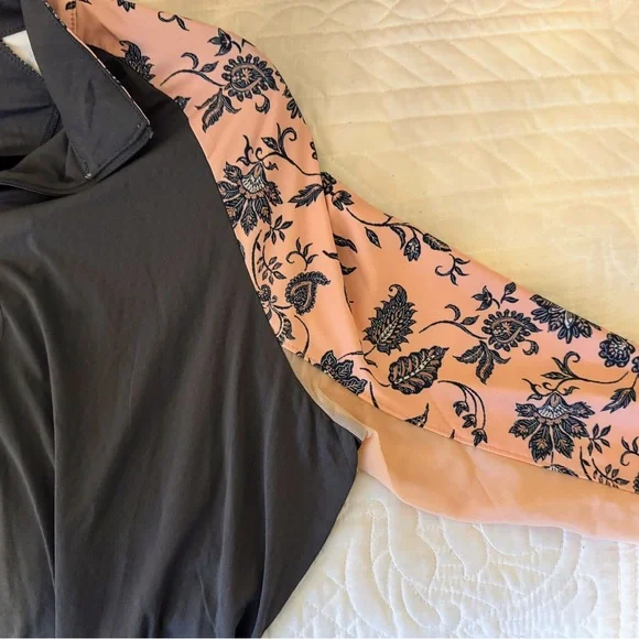 Kastel Women's Gray and Pink Floral Top - Picture 5 of 5